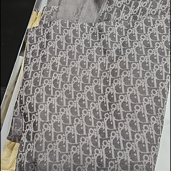 Dior Shawl - Picture 3 of 5